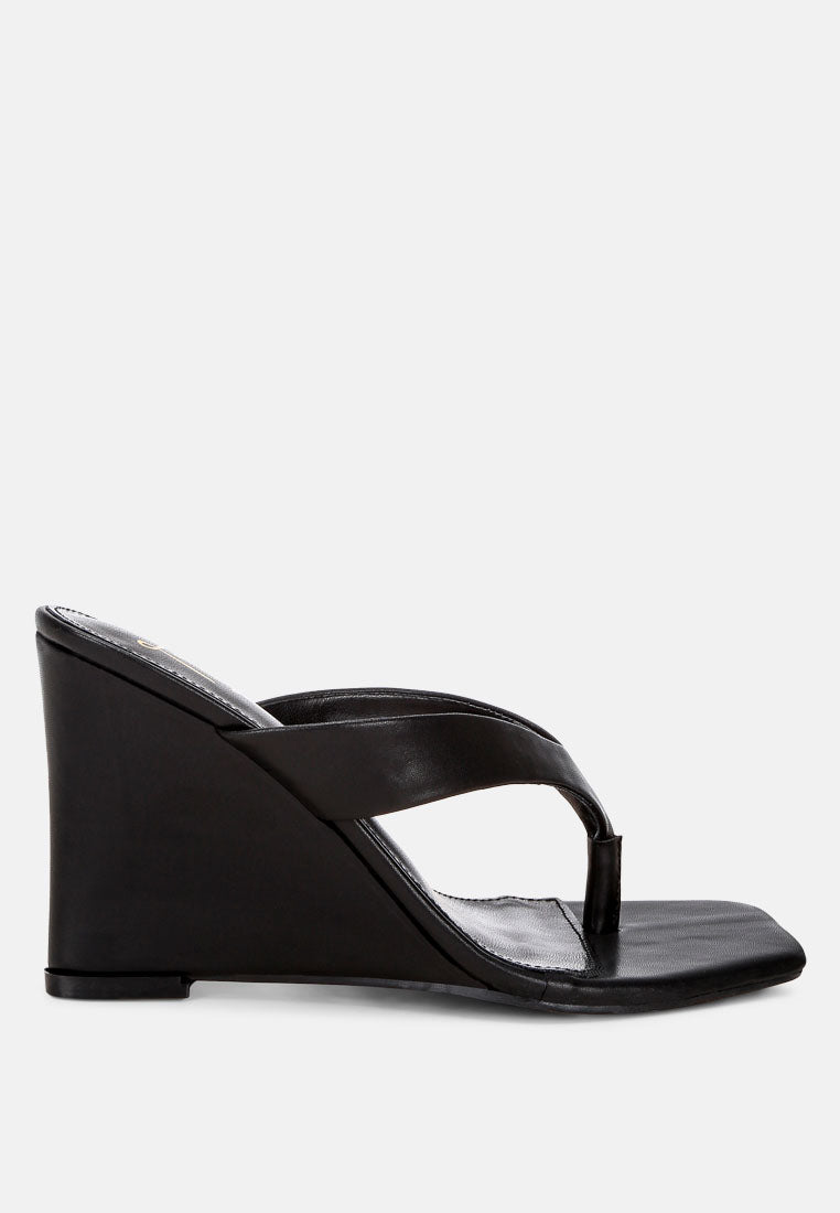 amilta square toe thong heels#color_black-smooth