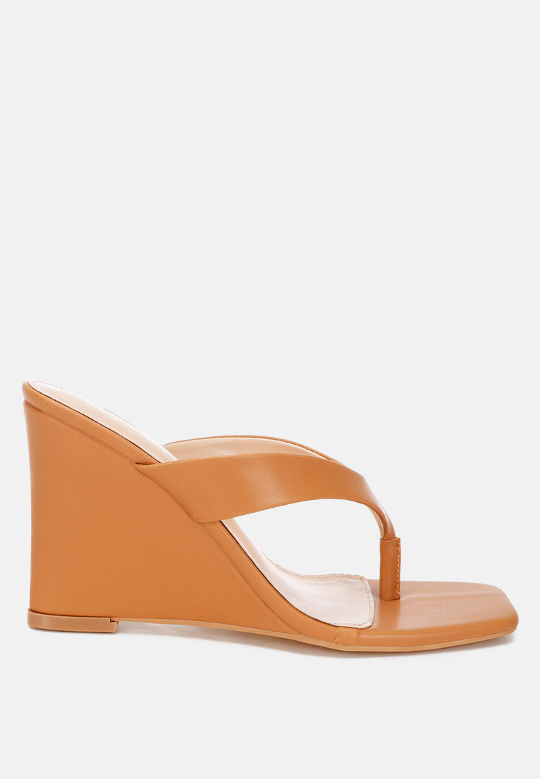 amilta square toe thong heels#color_tan-smooth