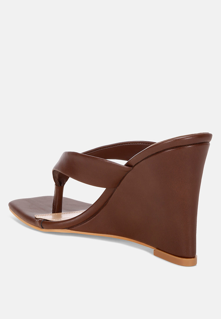 amilta square toe thong heels#color_brown-smooth