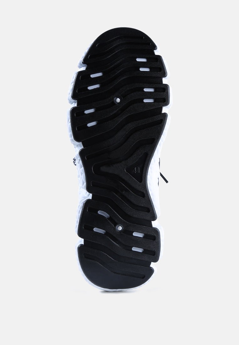 trackman to the future running sneakers#colors_black