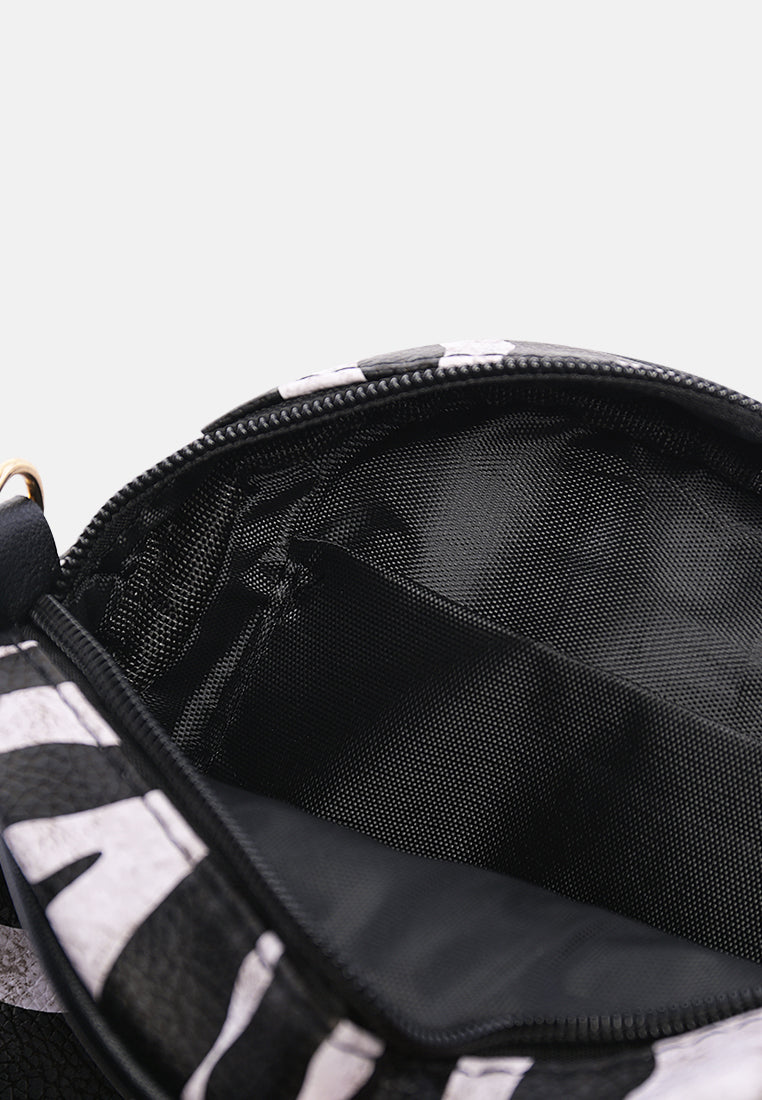 animal print canteen bag#color_black