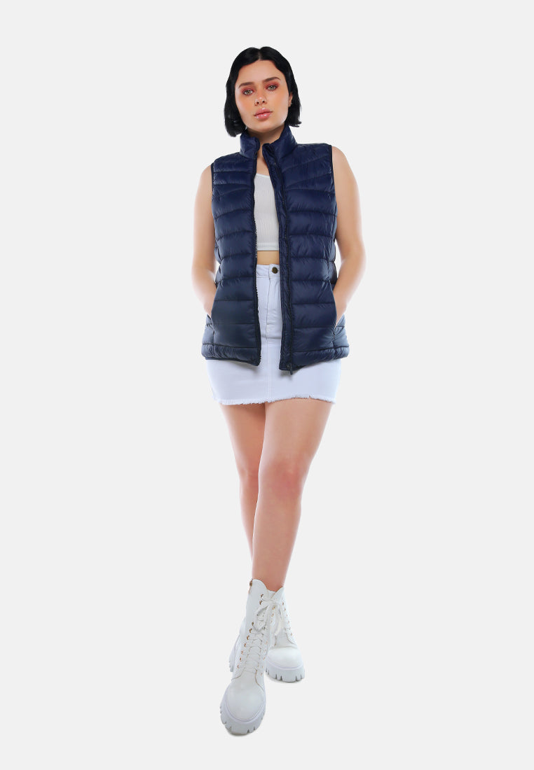 sleeveless puffer jacket in tangerine#color_navy