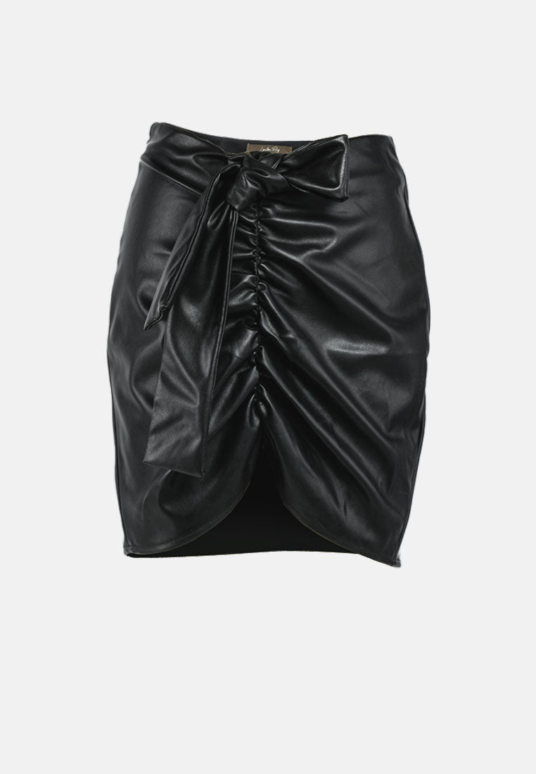 ruched faux leather skirt#color_black