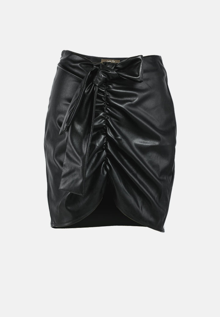 ruched faux leather skirt#color_black