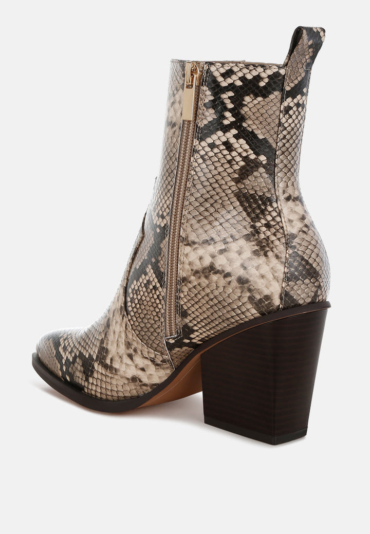 pointed toe ankle boots


 by ruw#color_snake