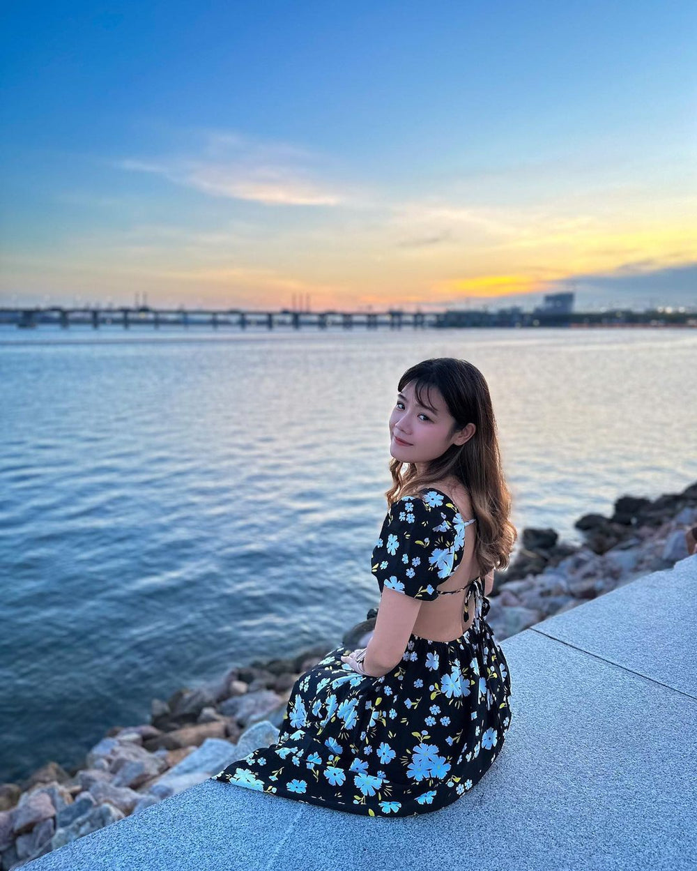 floral puff sleeves open back dress#color_black