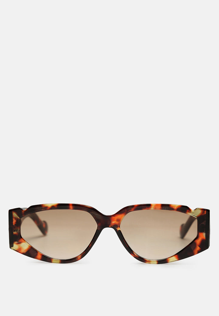 sport sunglasses with printed temples#color_tan