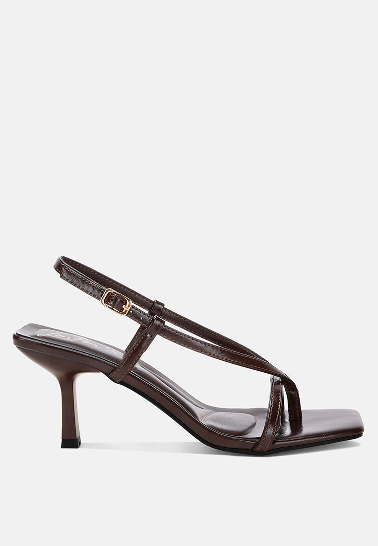 yarsa thong toe sandals#color_brown-faux-leather