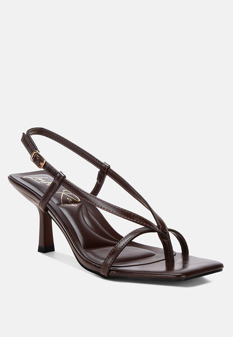 yarsa thong toe sandals#color_brown-faux-leather