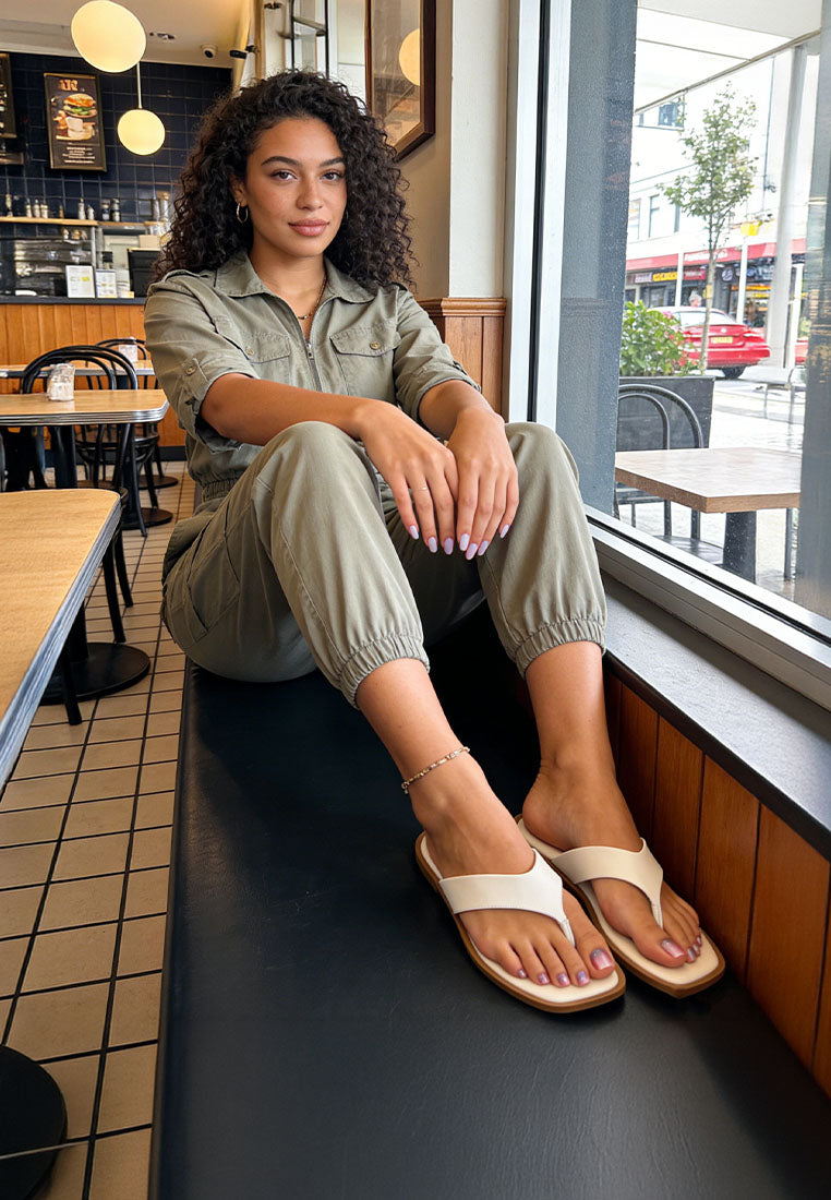 perrys toe-post thong sandals#color_white-smooth