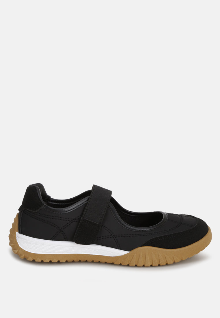 Kairus Adjustable Strap Closure Sneakers#color_black-smooth