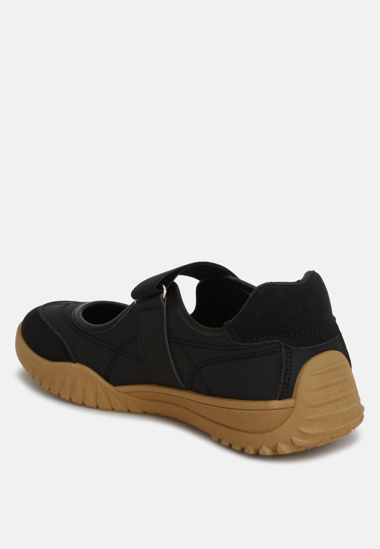 Kairus Adjustable Strap Closure Sneakers#color_black-smooth