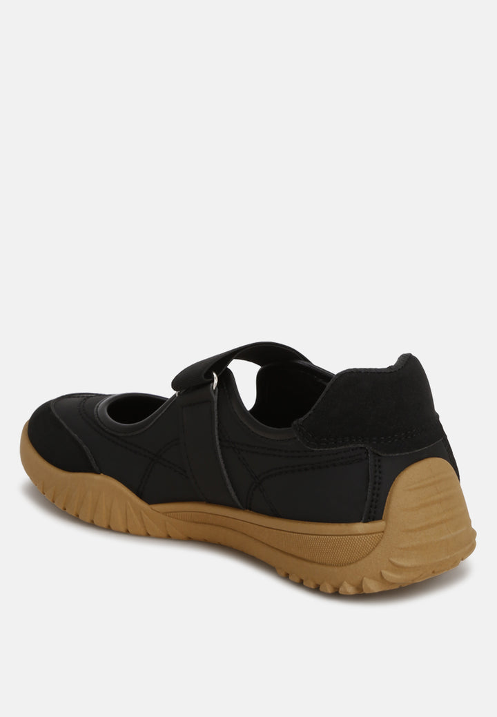 Kairus Adjustable Strap Closure Sneakers#color_black-smooth