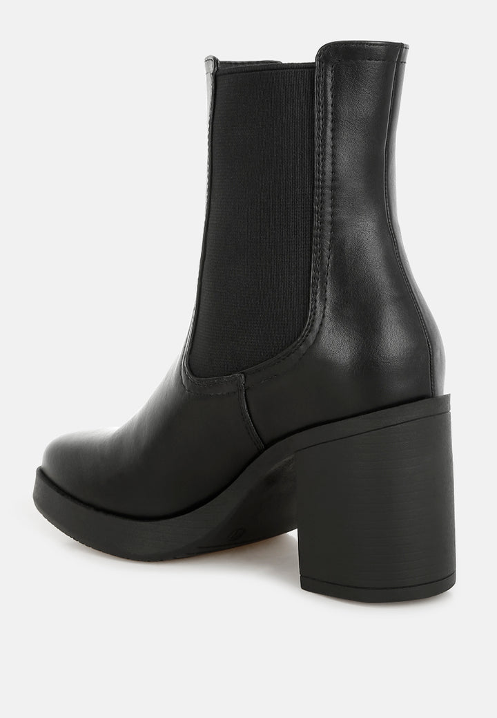 scuala faux leather chelsea boots#color_black