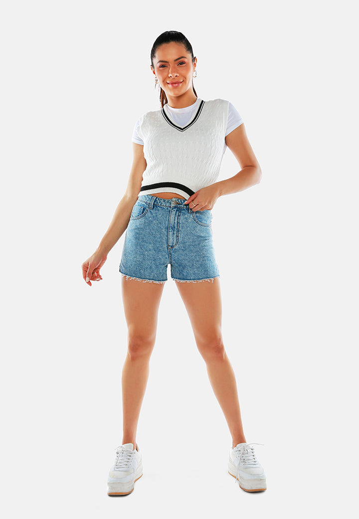 side slit raw hem denim shorts#color_blue