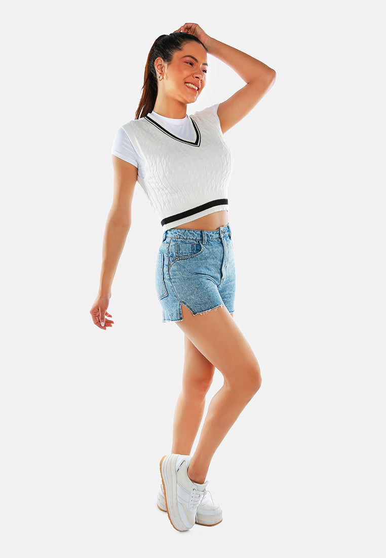 side slit raw hem denim shorts#color_blue