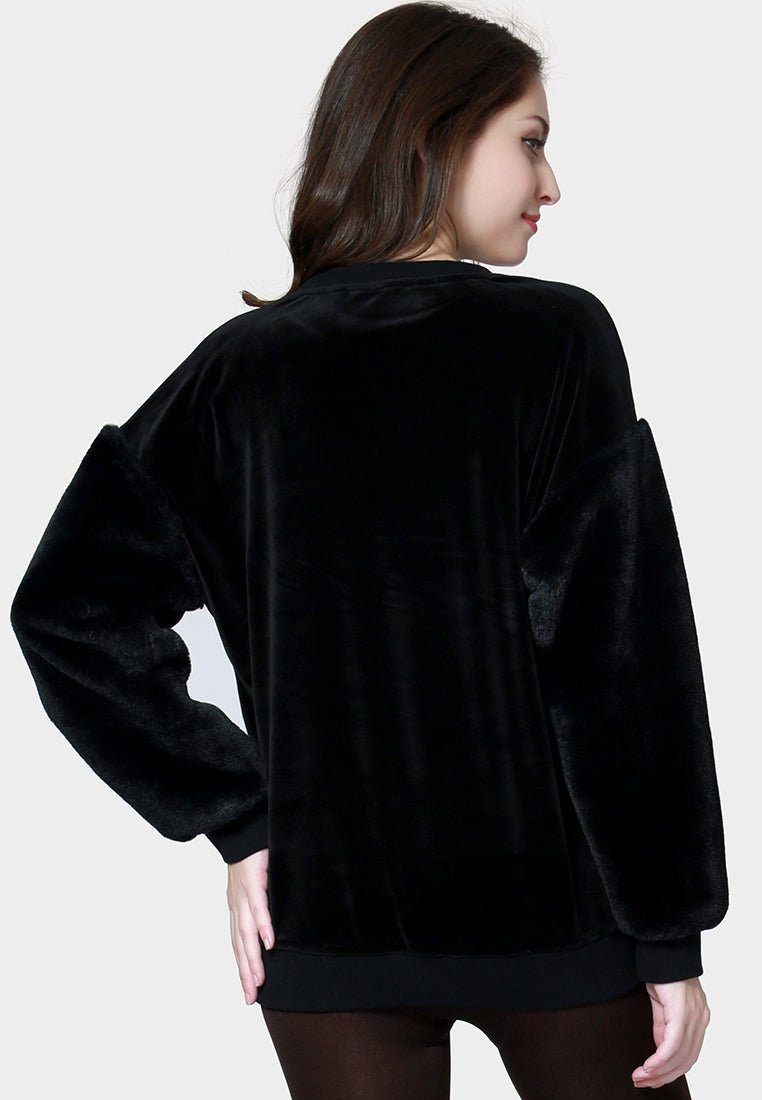 soft comfortable white sweatshirt#color_black
