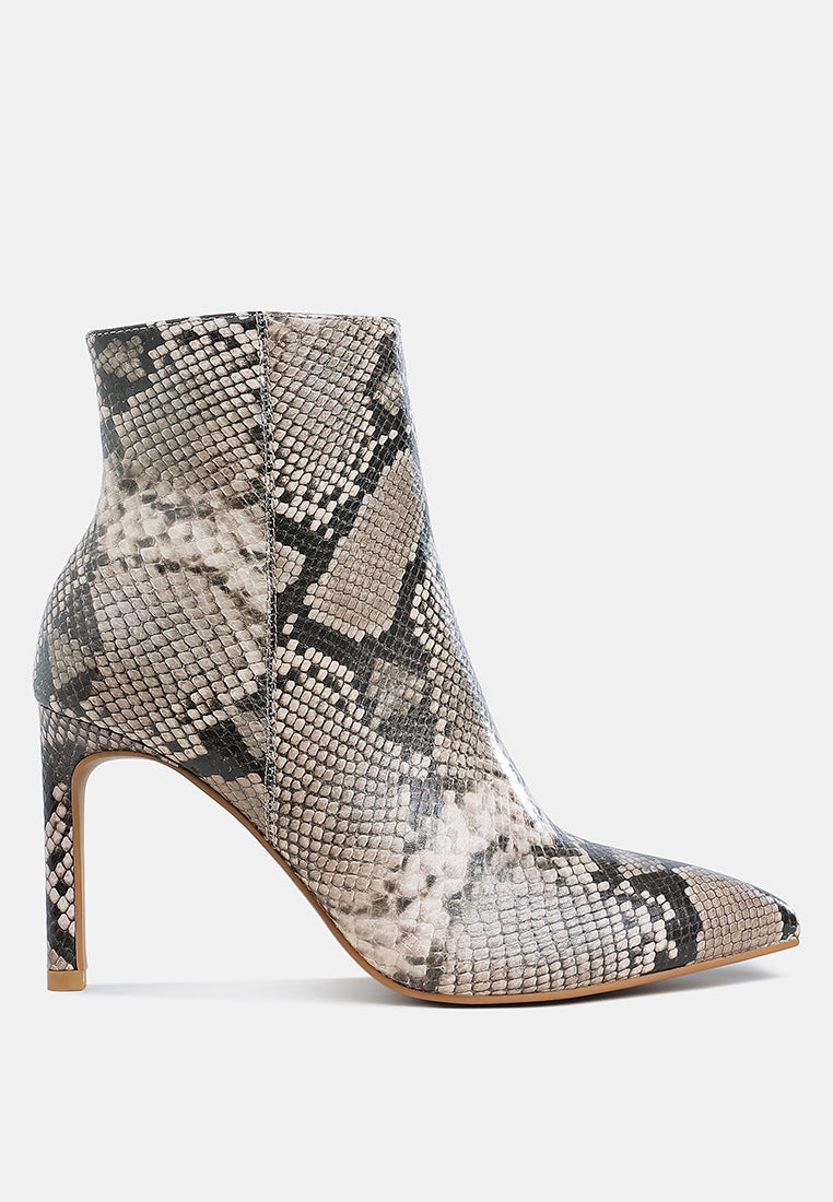 textured stiletto heel ankle boots


 by ruw#color_snake