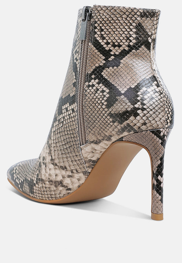 textured stiletto heel ankle boots


 by ruw#color_snake
