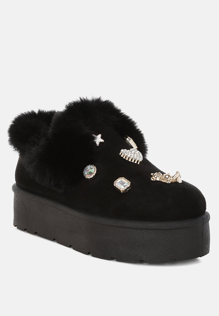 zeta charm detail slip on snow boots#color_black