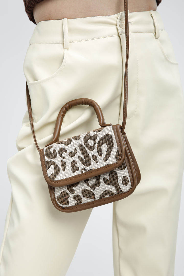 buffalo print sling bag#color_brown