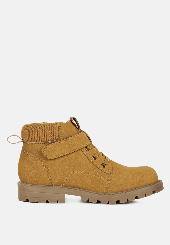 cushion collared ankle boots#color_brown