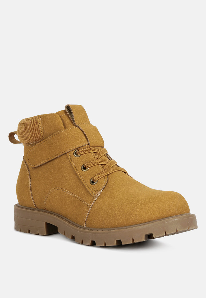 cushion collared ankle boots#color_brown