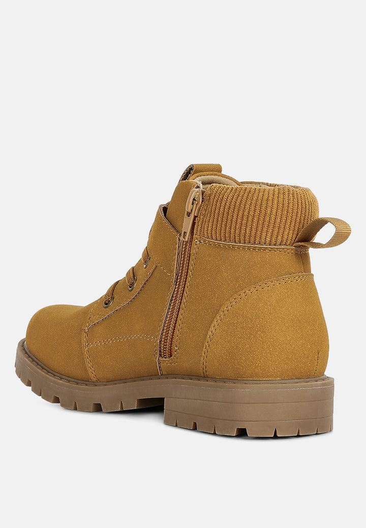 cushion collared ankle boots#color_brown