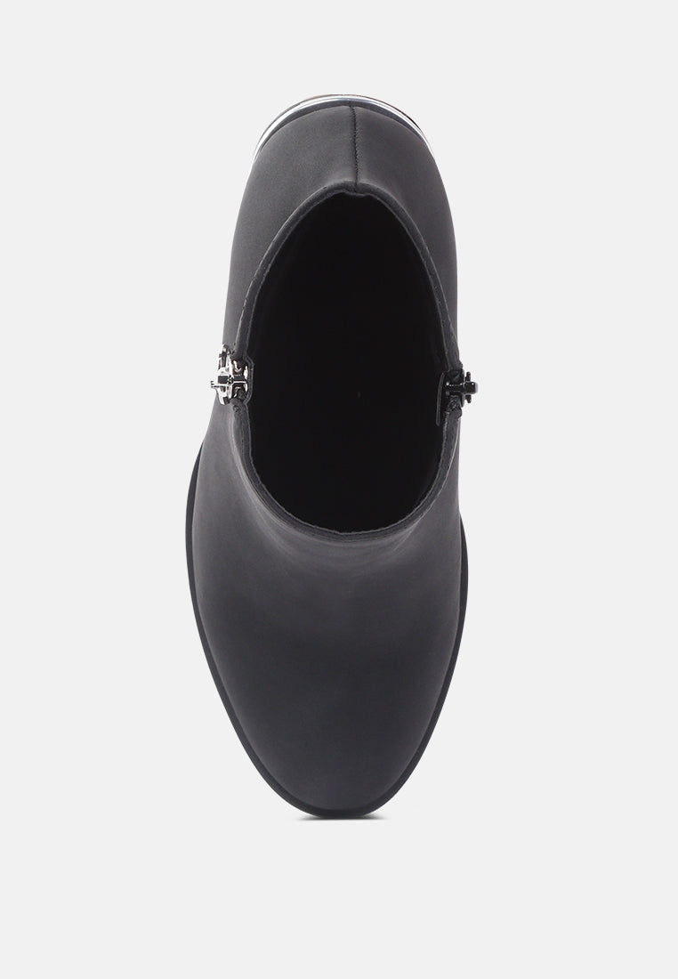 dora zipper block heeled ankle boots with side zipper#color_black