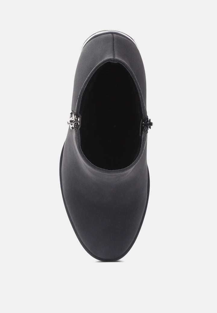 dora zipper block heeled ankle boots with side zipper#color_black