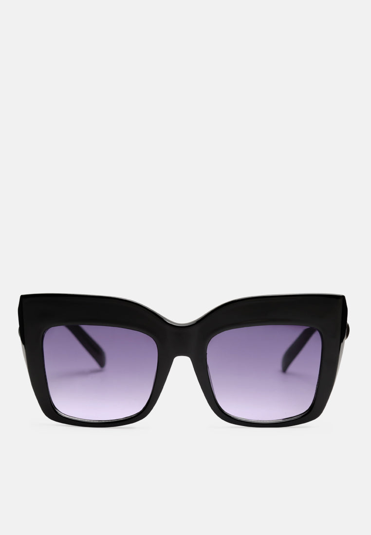 high gaze square framed sunglasses#color_grey