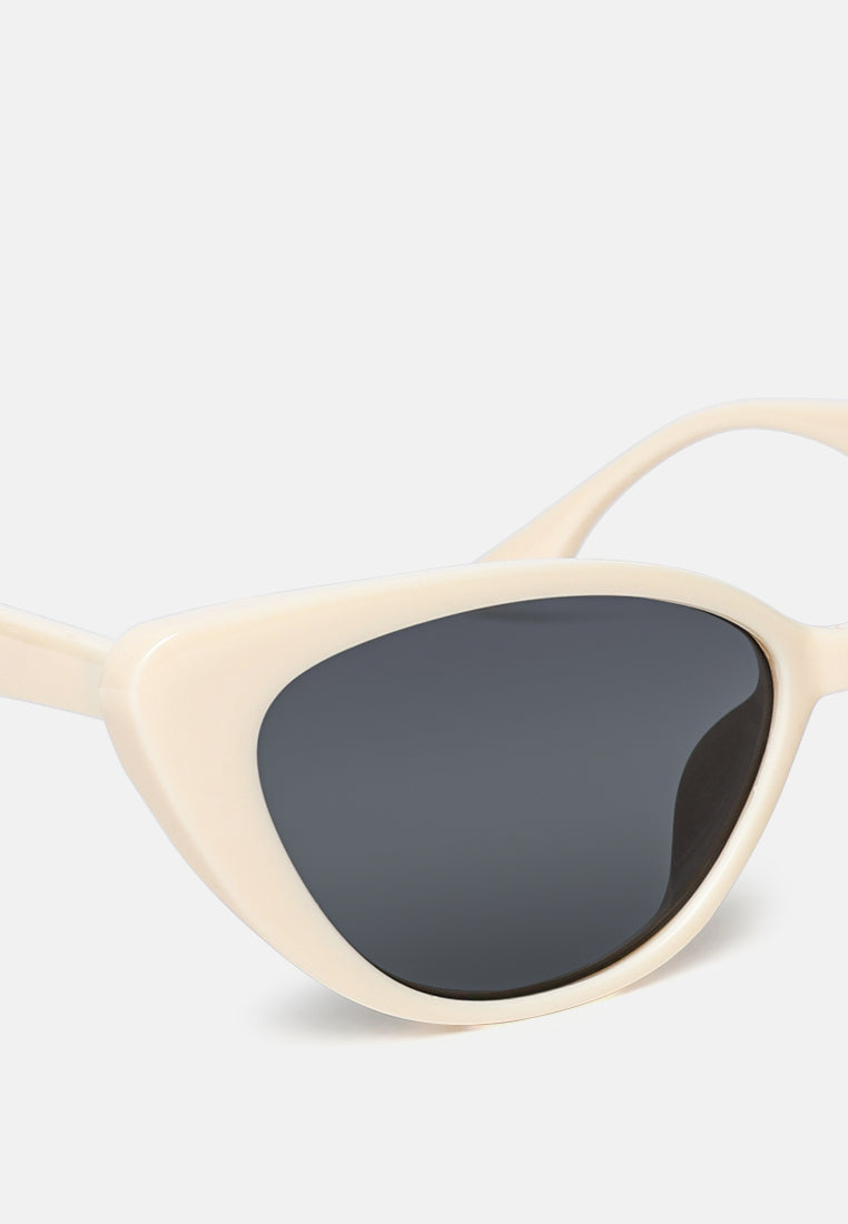 laid-back oval cat eye sunglasses#color_beige-grey