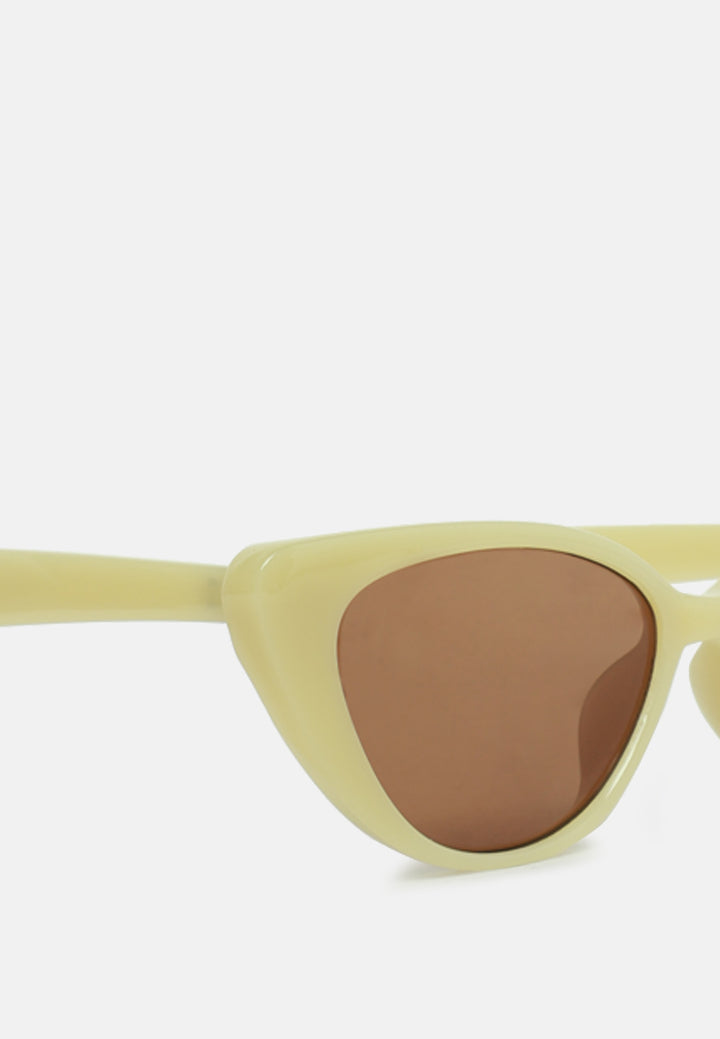 laid-back oval cat eye sunglasses#color_yellow-brown