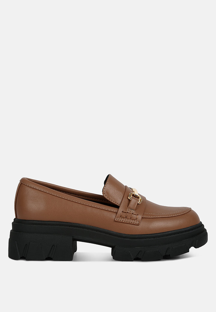 oklyn horsebit emblesihed chunky platform loafers#color_light-tan