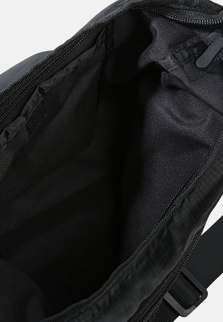 on the move cross body bag#color_black