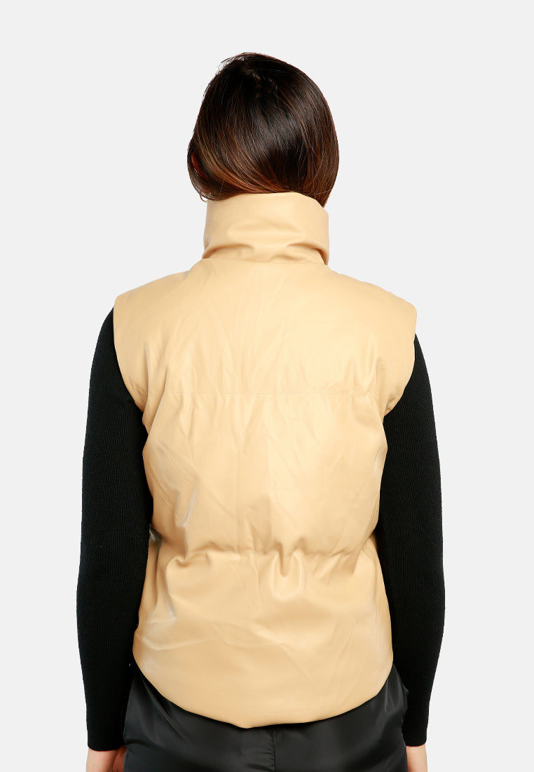 sleeveless turtleneck puffer jacket#color_camel