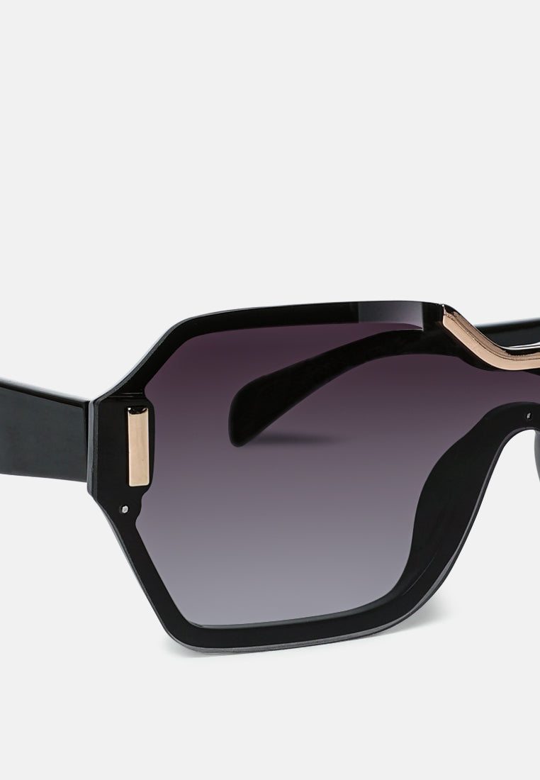 the unreal oversized hexagonal sunglasses#color_black