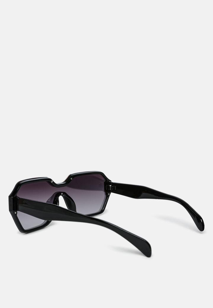 the unreal oversized hexagonal sunglasses#color_black