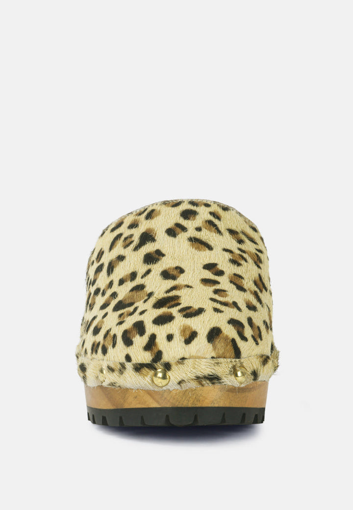 acer fine suede printed leopard clogs slides in beige by ruw#color_beige leopard