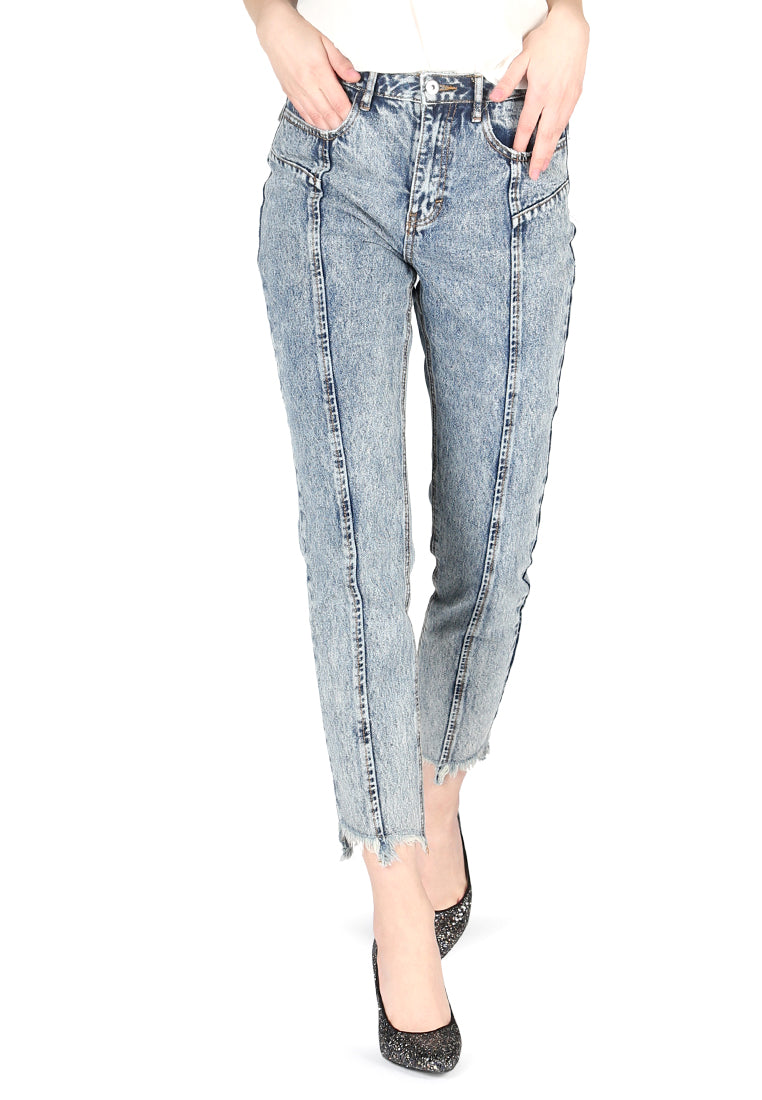 women tapered fit destroyed hem jeans#color_blue