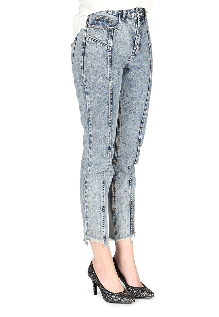 women tapered fit destroyed hem jeans#color_blue